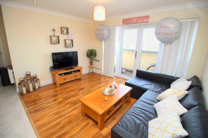 2 Bedroom Flat To Rent In High Street, Slough, SL1