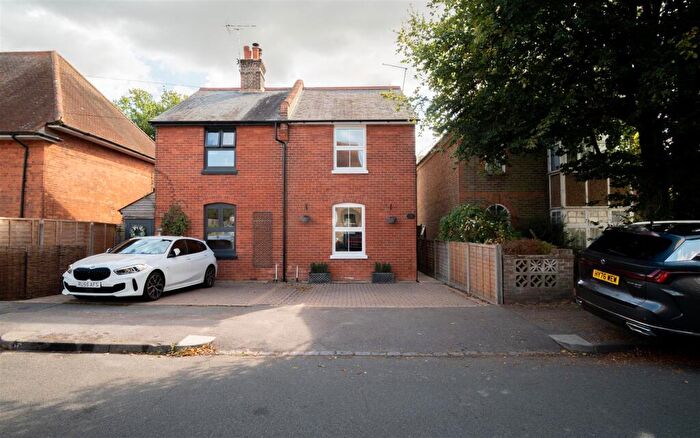 2 Bedroom Semi Detached House For Sale In New North Road, Reigate, RH2