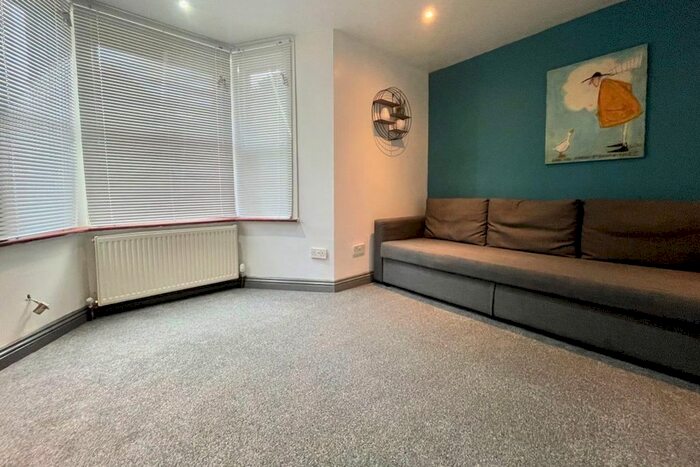 Studio To Rent In Stoke Road, Slough SL2