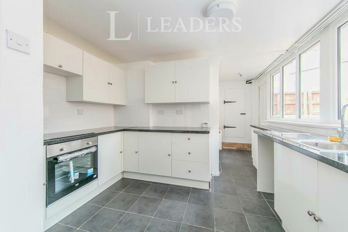 2 Bedroom Flat To Rent In Penfold Road, CO15