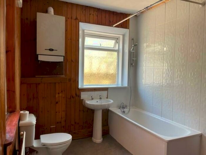 2 Bedroom Flat To Rent In Victoria Road North, Southsea, PO5