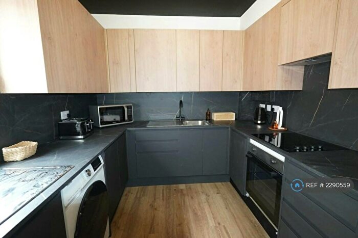 6 Bedroom Semi-Detached House To Rent In Henry Road, Gloucester, GL1