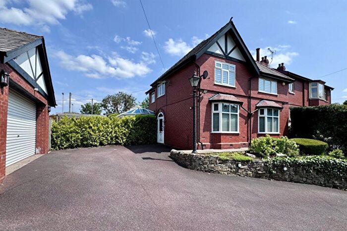 4 Bedroom Detached House For Sale In Primrose Crescent, Glossop, SK13