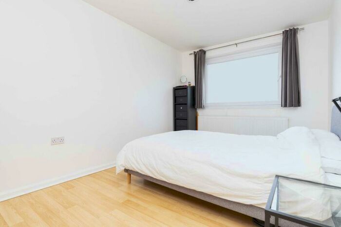 1 Bedroom Flat For Sale In Daubeney Road, Clapton, E5
