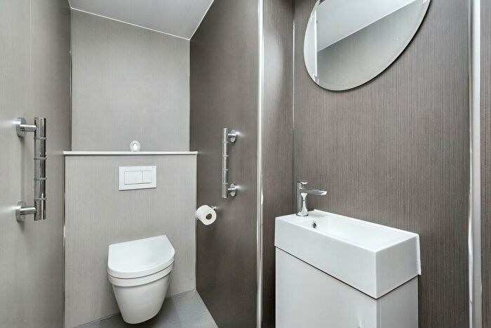 2 Bedroom Flat For Sale In St Stephen Street, Edinburgh, EH3