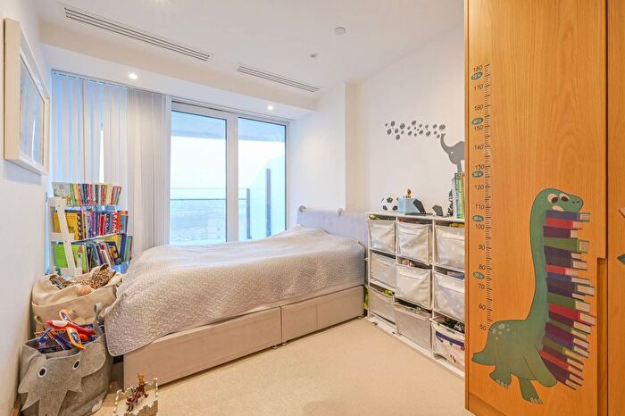 2 Bedroom Flat To Rent In Arena Tower, Canary Wharf, London, E14