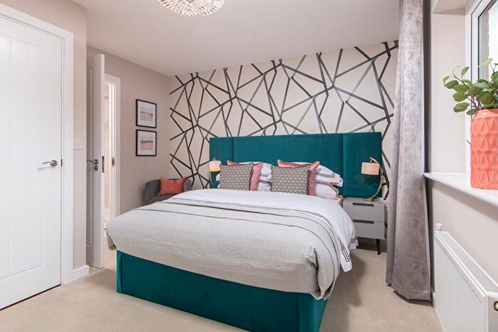 3 Bedroom Town House For Sale In Dee Road, Tilehurst, Reading, RG30