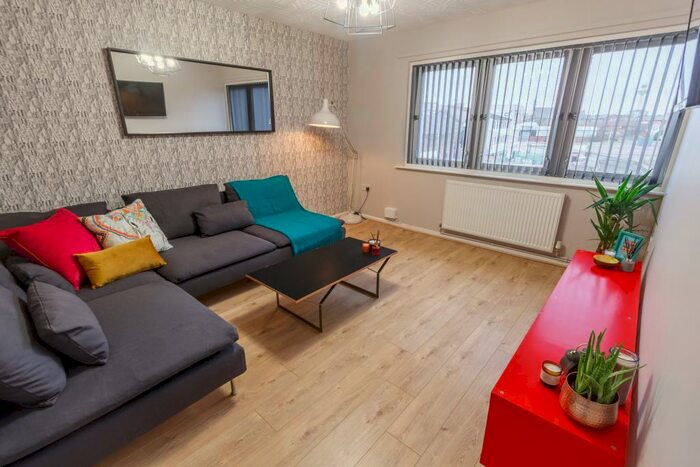 5 Bedroom Flat To Rent In Parliament Street, L8