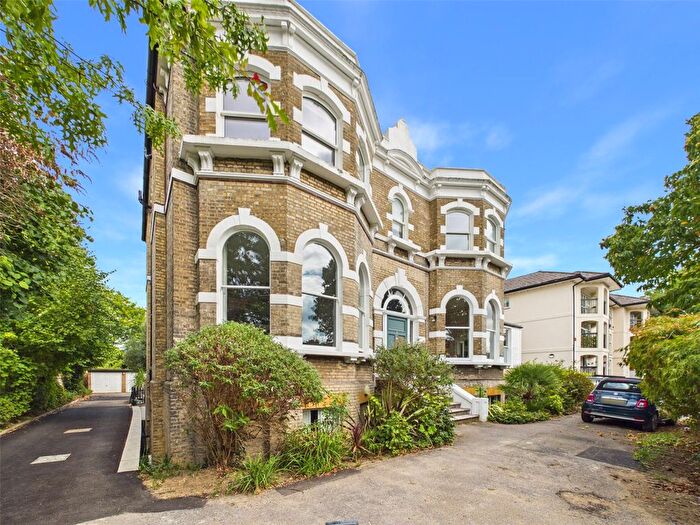 3 Bedroom Flat To Rent In Rosslyn Road, East Twickenham, TW1