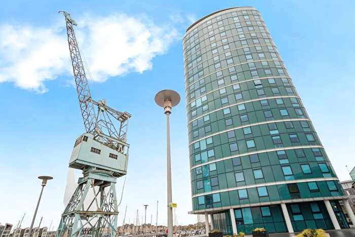 1 Bedroom Flat For Sale In Dock Head Road, Chatham, ME4