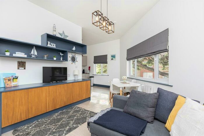 1 Bedroom Flat To Rent In Sea Road, Boscombe, Bournemouth, BH5