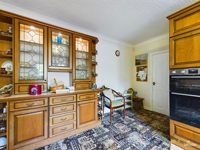 2 Bedroom Detached Bungalow For Sale In Carr Lane, Bonby, DN20