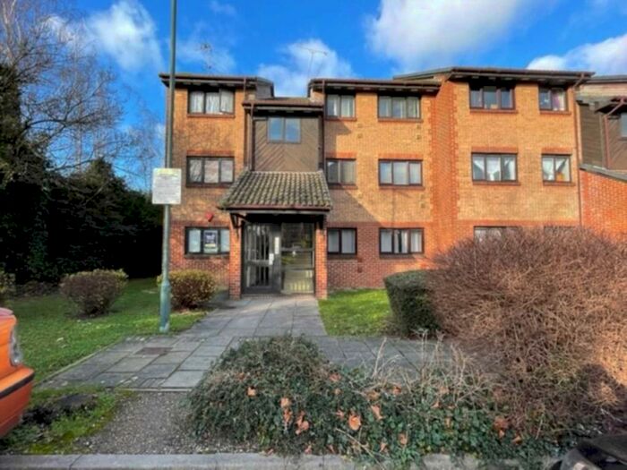 2 Bedroom Apartment To Rent In Cricketers Close, Erith, DA8