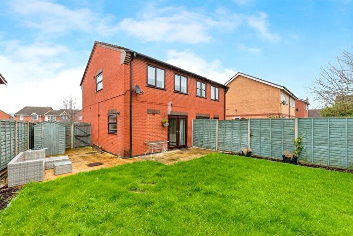 3 Bedroom Semi Detached House For Sale In Sunningdale, Grantham, NG31