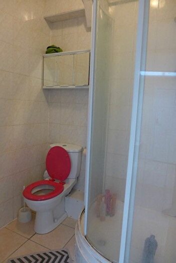 2 Bedroom Flat To Rent In Top Floor Flat, Camden Street, London, NW1