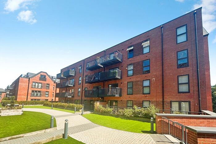 1 Bedroom Flat For Sale In Station Road, Hook, Hampshire, RG27