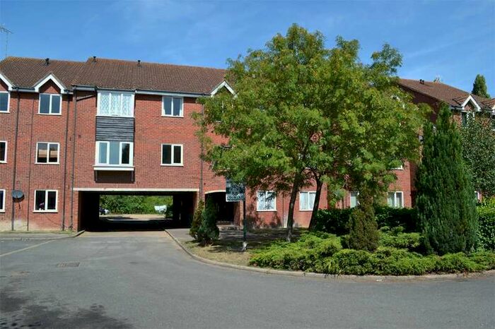 1 Bedroom Flat To Rent In Millstream Close, Hitchin, SG4