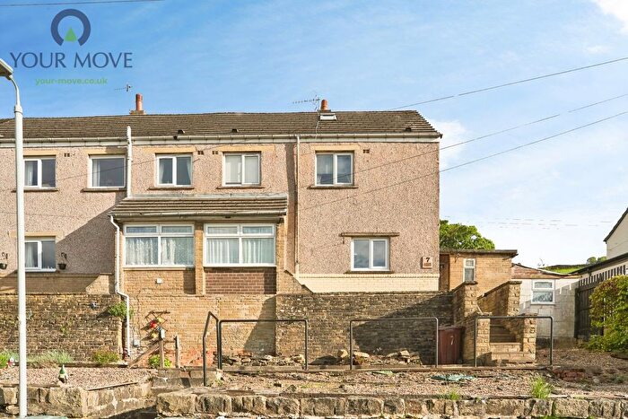 3 Bedroom End Of Terrace House For Sale In Moorside Avenue, Eastburn, Keighley, West Yorkshire, BD20
