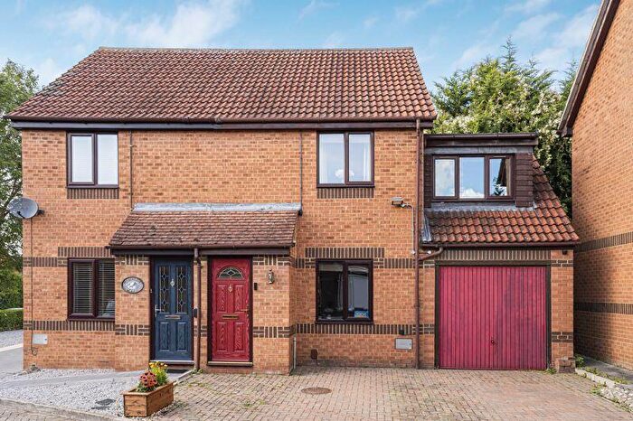 3 Bedroom Semi-Detached House For Sale In Sunbury Close, Bradville, Milton Keynes, MK13