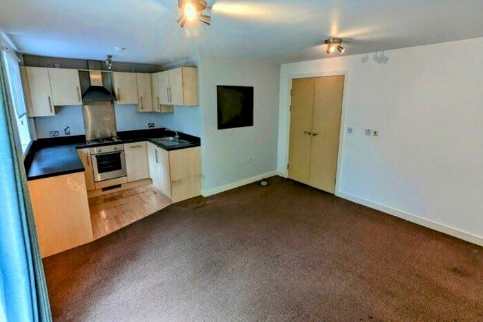 2 Bedroom Flat To Rent In Overstone Court, Cardiff, CF10