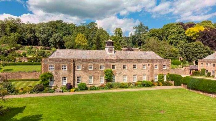 2 Bedroom Apartment For Sale In Redlynch, Bruton, Somerset, BA10