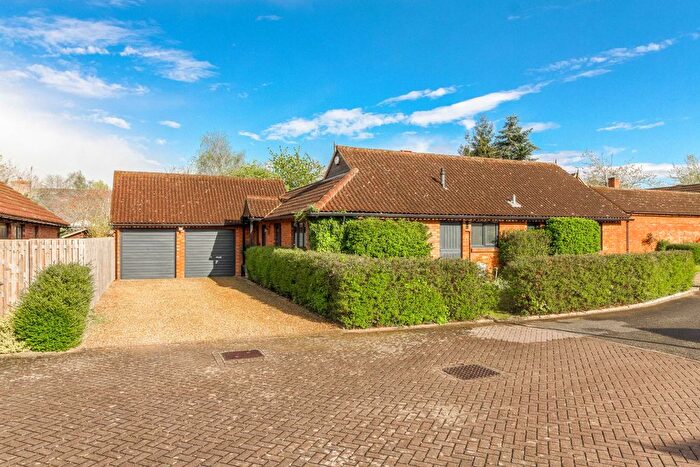 4 Bedroom Bungalow For Sale In Lufford Park, Great Linford, MK14