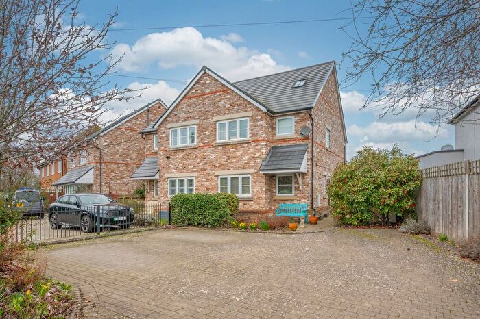 3 Bedroom Semi Detached House For Sale In Charlton Road, Shepperton, TW17