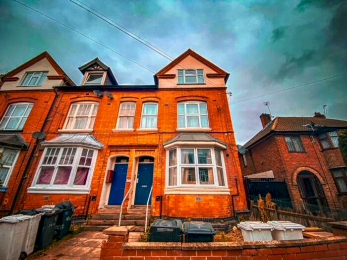 Studio To Rent In Glenfield Road, Leicester, LE3