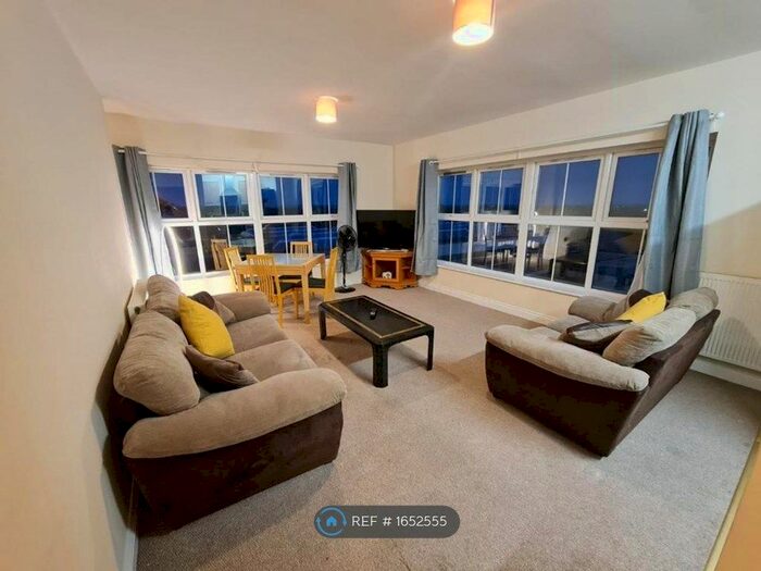 2 Bedroom Flat To Rent In Taylors Mill, Ripley, DE5