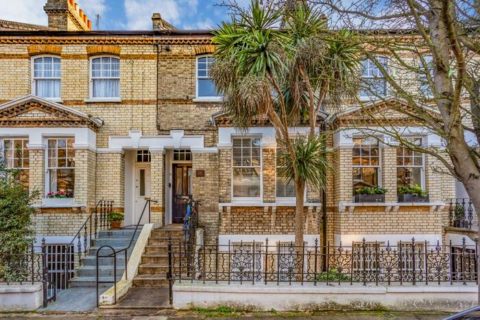 2 Bedroom Flat To Rent In Turneville Road, London, W14