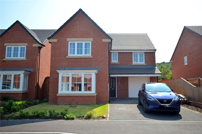 4 Bedroom Detached House For Sale In Riverside Close, Mirfield, West Yorkshire, WF14