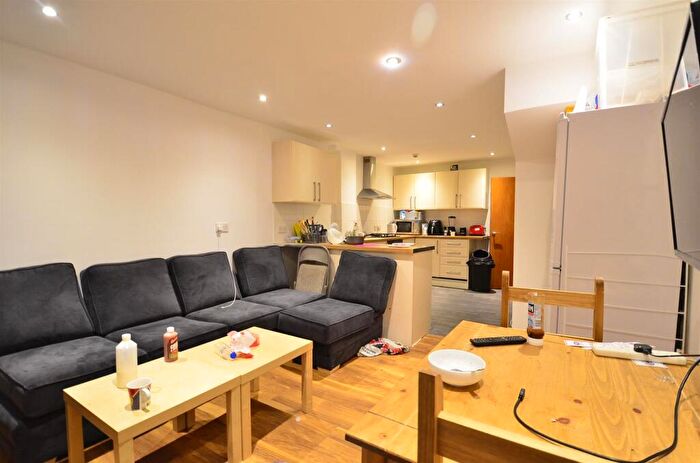 6 Bedroom Terraced House To Rent In Rose Cottages, Selly Oak, B29