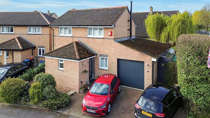 3 Bedroom Detached House For Sale In Greenhill Close, Loughton, Milton Keynes, MK5