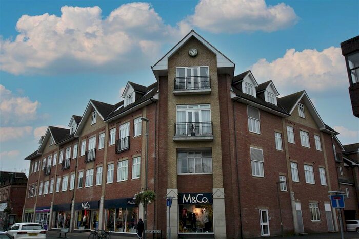 1 Bedroom Flat For Sale In Elbourne House, Horley, Surrey, RH6