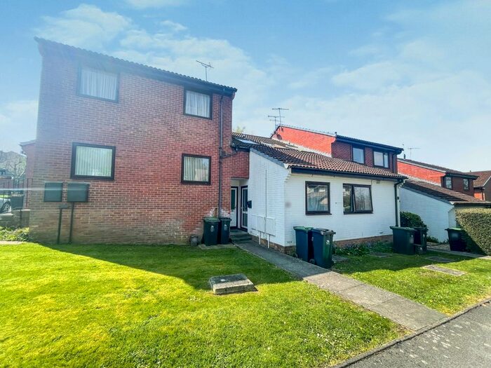 2 Bedroom Flat To Rent In Henbury View Road, Corfe Mullen, Wimborne, Dorset, BH21