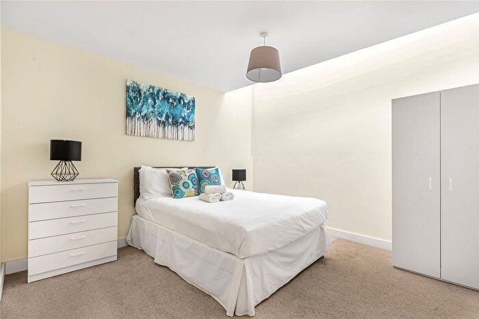 2 Bedroom Flat To Rent In Trinity Gardens, London, SW9