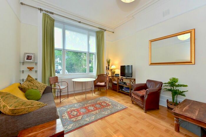 Studio To Rent In Kensington Gardens Square, Bayswater, W2