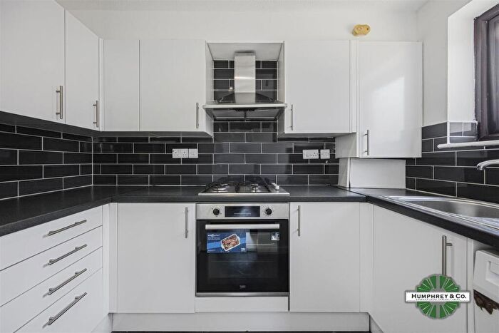 2 Bedroom Flat For Sale In Westward Road, Chingford, E4