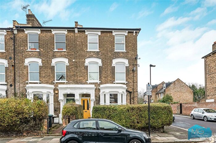 2 Bedroom Flat For Sale In Scarborough Road, Crouch End, London, N4