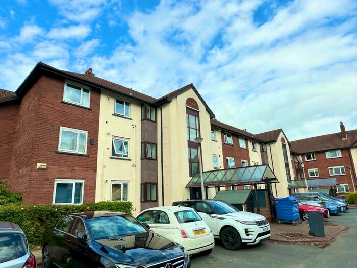 2 Bedroom Apartment To Rent In Canterbury Gardens, Salford, Greater Manchester, M5