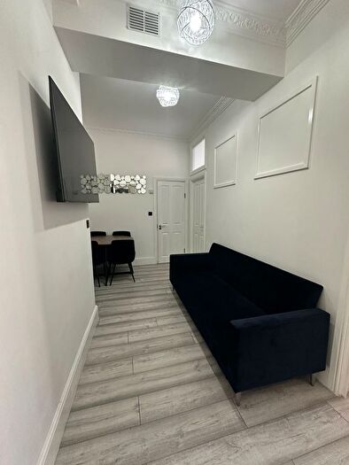 2 Bedroom Flat To Rent In Long Ridge Road, London, SW5