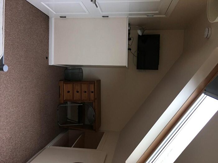 4 Bedroom Semi-Detached House To Rent In City Road, Sheffield, S2