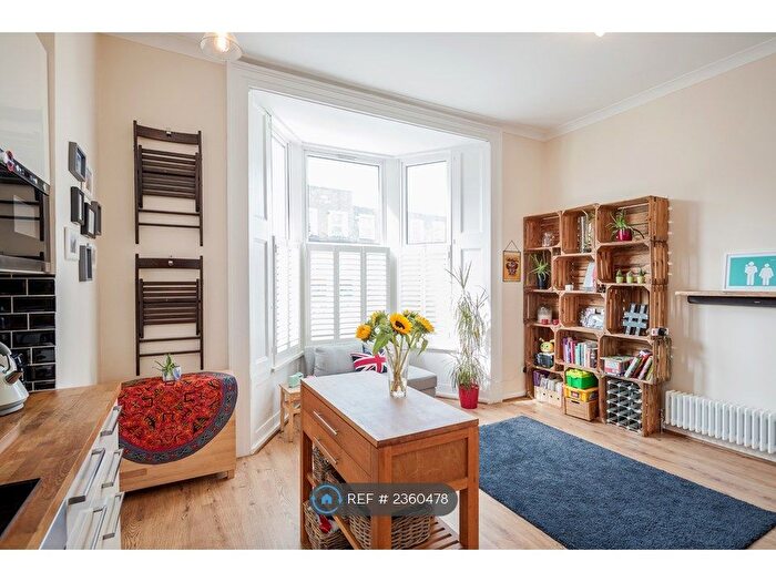 2 Bedroom Flat To Rent In Coldharbour Lane, London, SE5