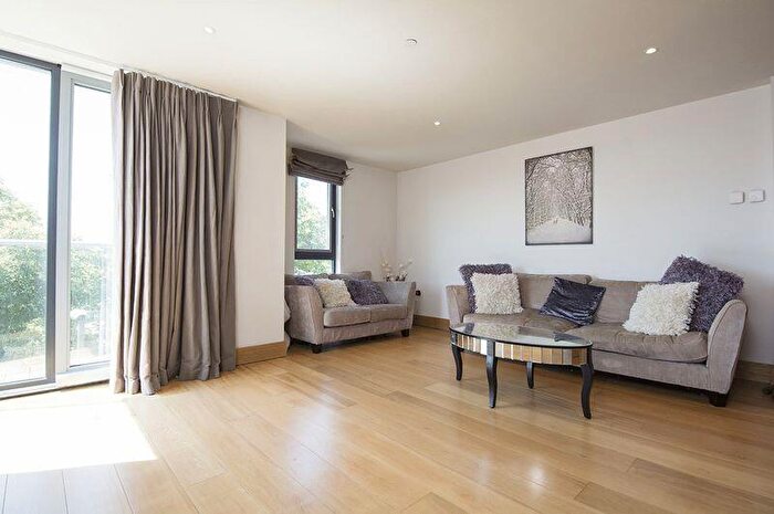 2 Bedroom Apartment To Rent In Parkview, Hersham, KT12