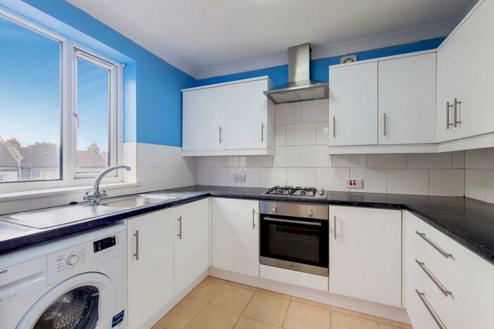 2 Bedroom Flat To Rent In West Ham Lane, E15