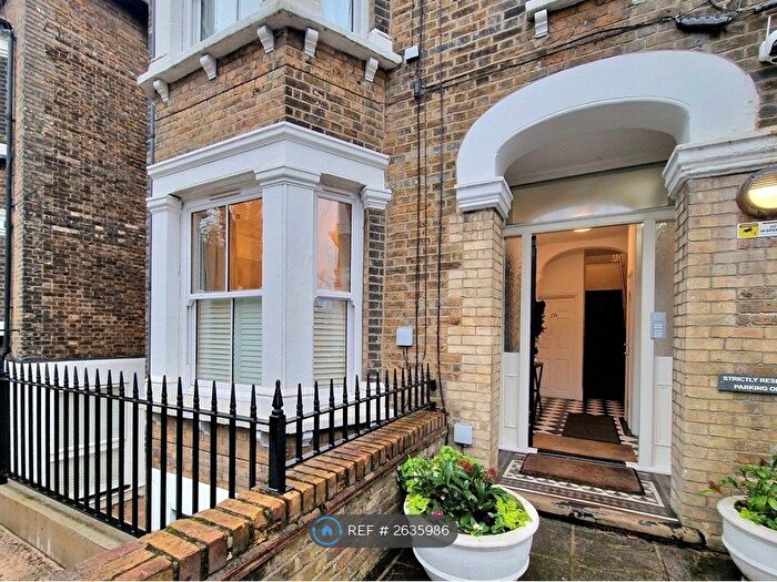 2 Bedroom Flat To Rent In Queens Road, Brentwood, CM14