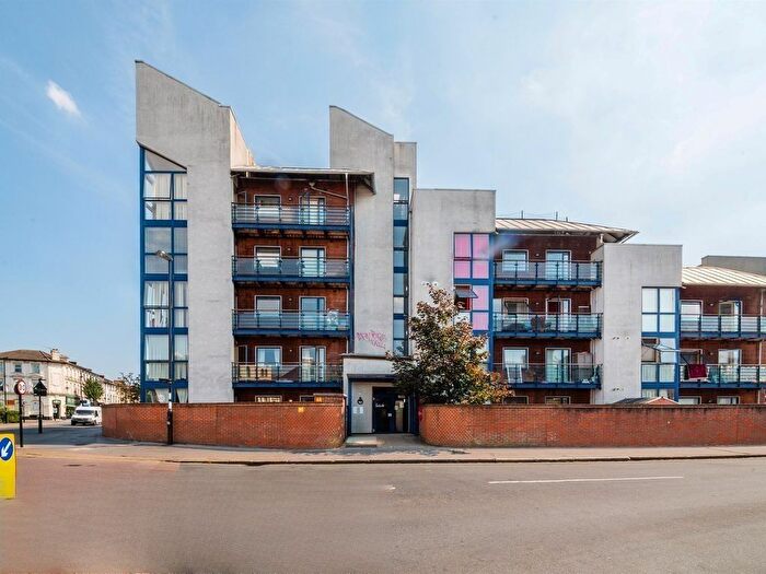 2 Bedroom Flat To Rent In Innova Court, Leslie Park Road, Croydon, CR0