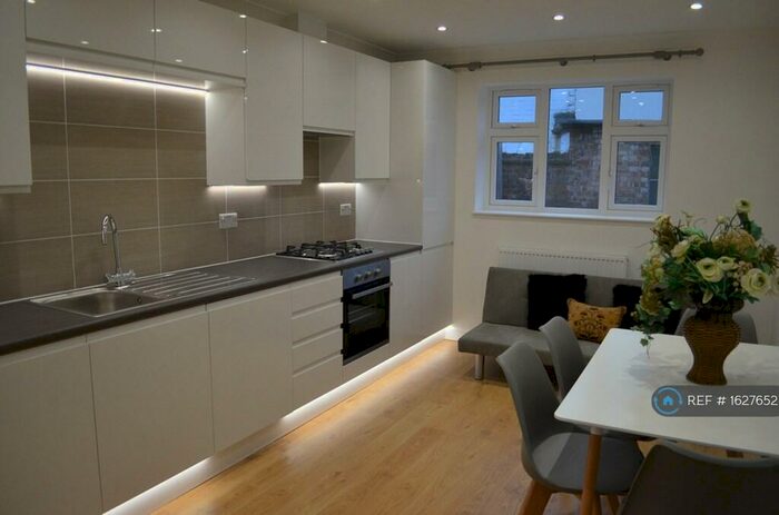 3 Bedroom Flat To Rent In Brecknock Road, London, N7