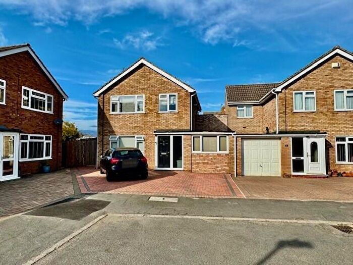 3 Bedroom Detached House For Sale In Antona Gardens, Raunds, Wellingborough, NN9