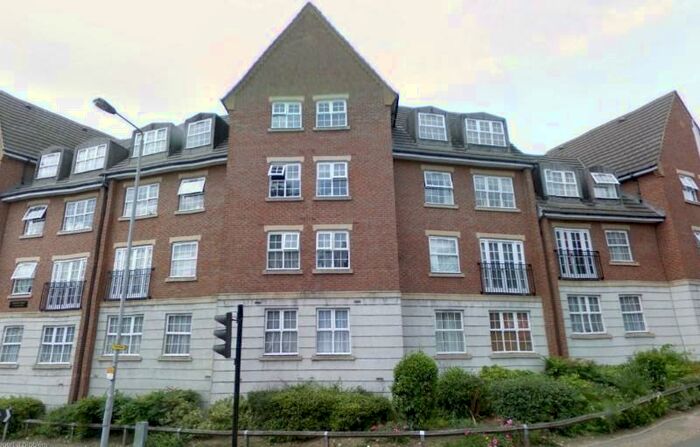 2 Bedroom Flat To Rent In Henley Lodge, Willow Walk, Walthamstow, E17